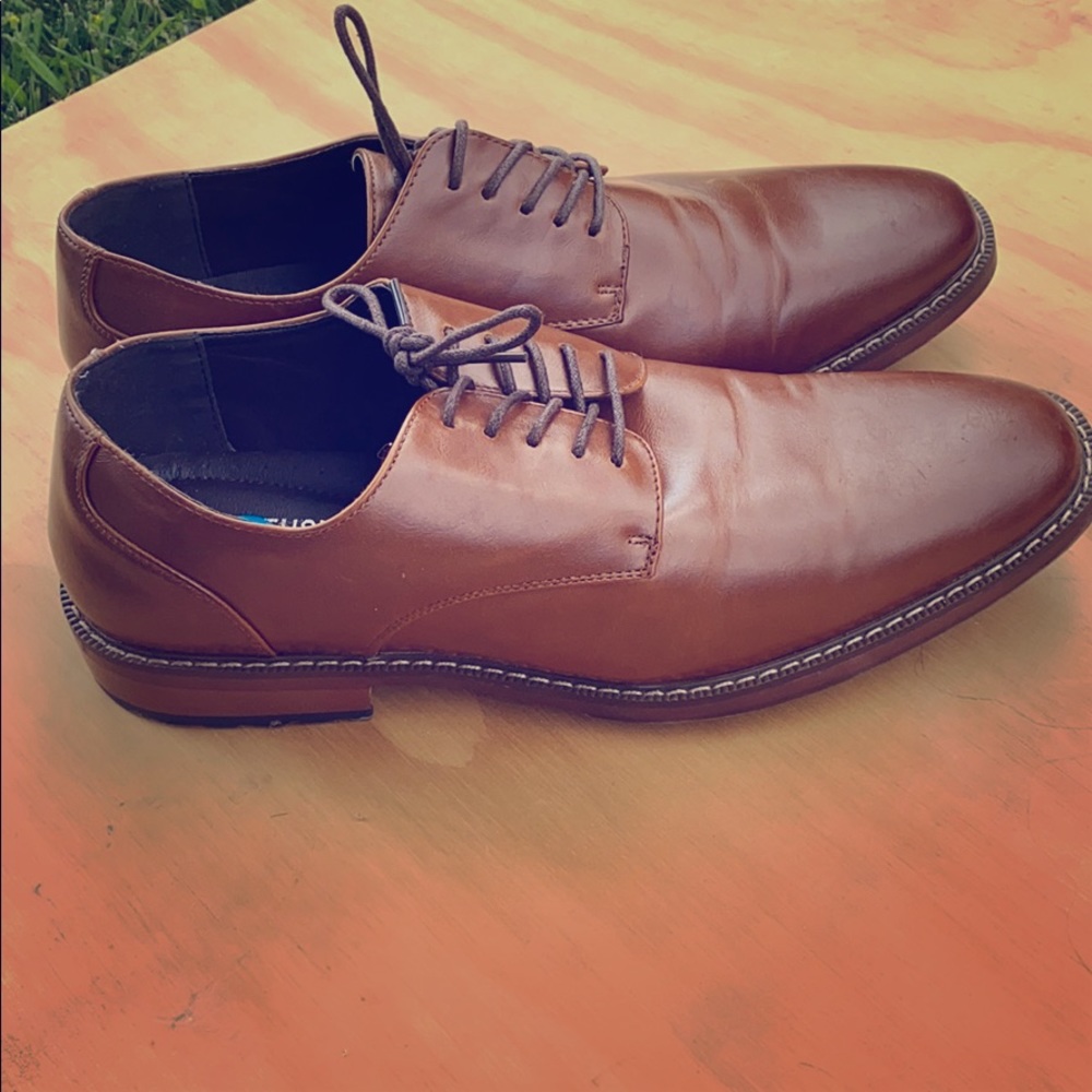 A pair of van heusen brown dress shoes?